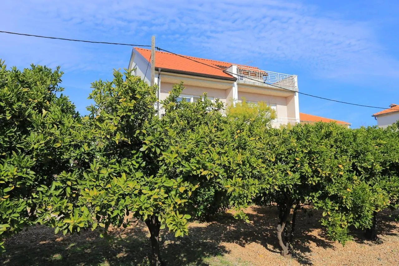 Apartments With A Parking Space Trogir - 18116