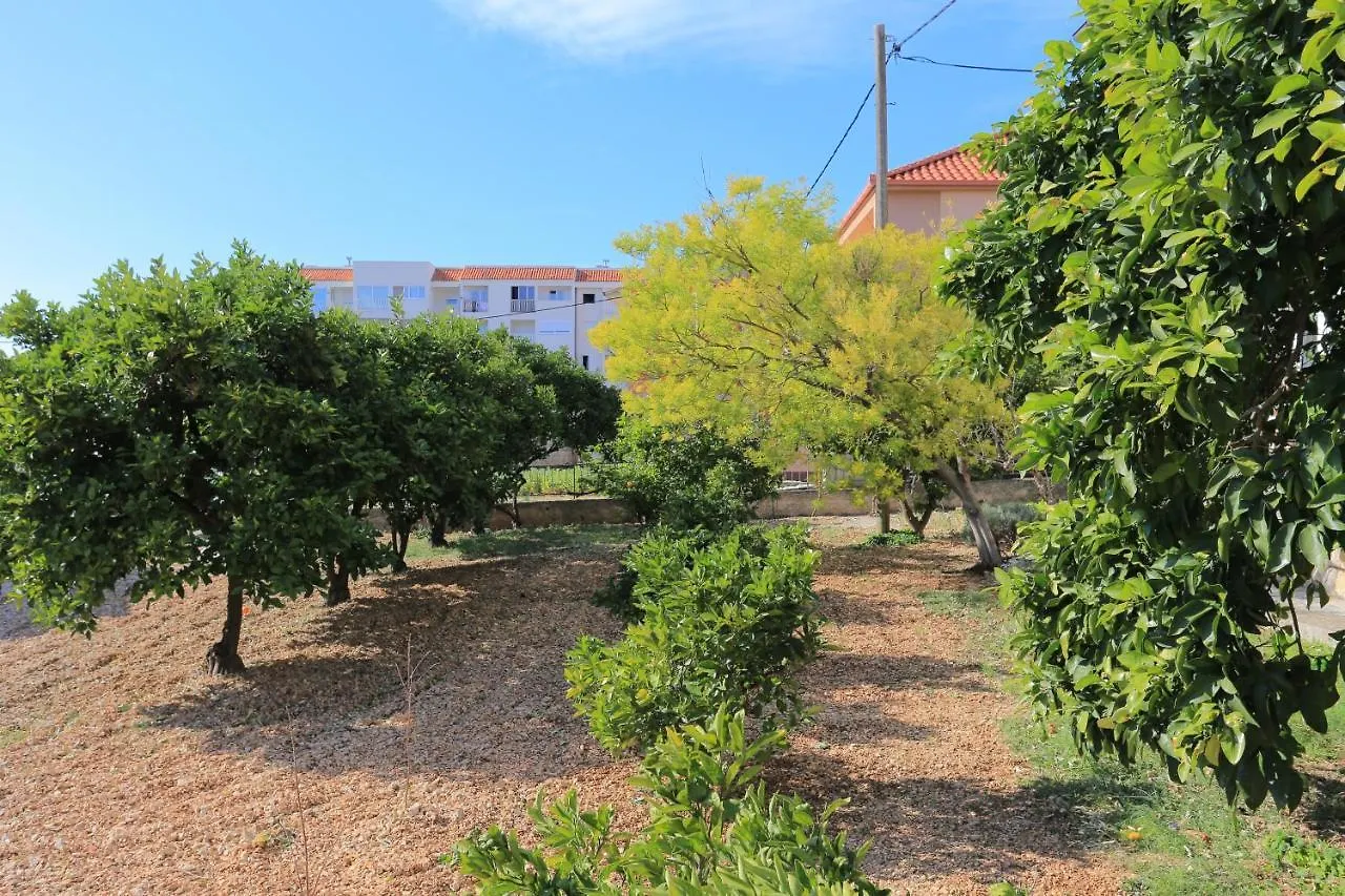 Apartments With A Parking Space Trogir - 18116