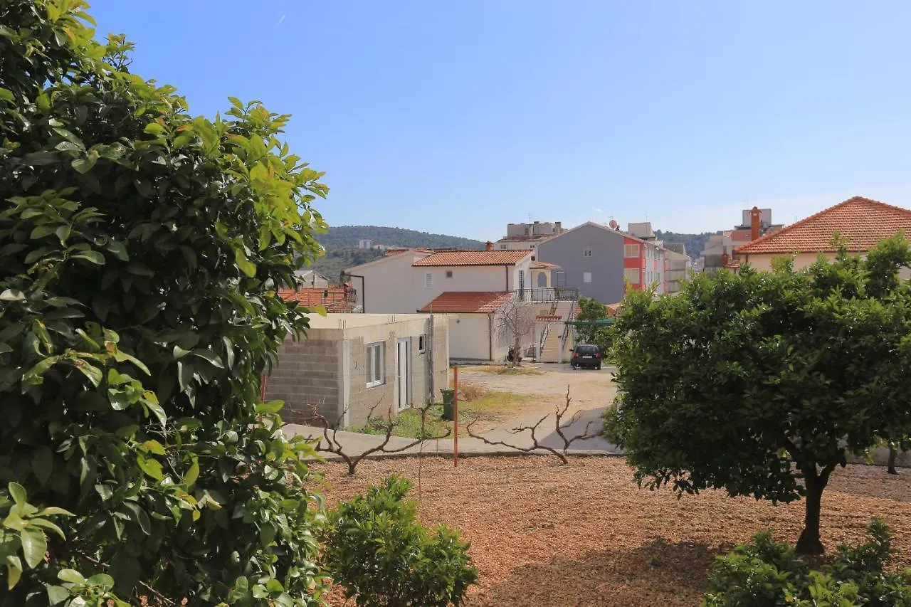 Apartments With A Parking Space Trogir - 18116