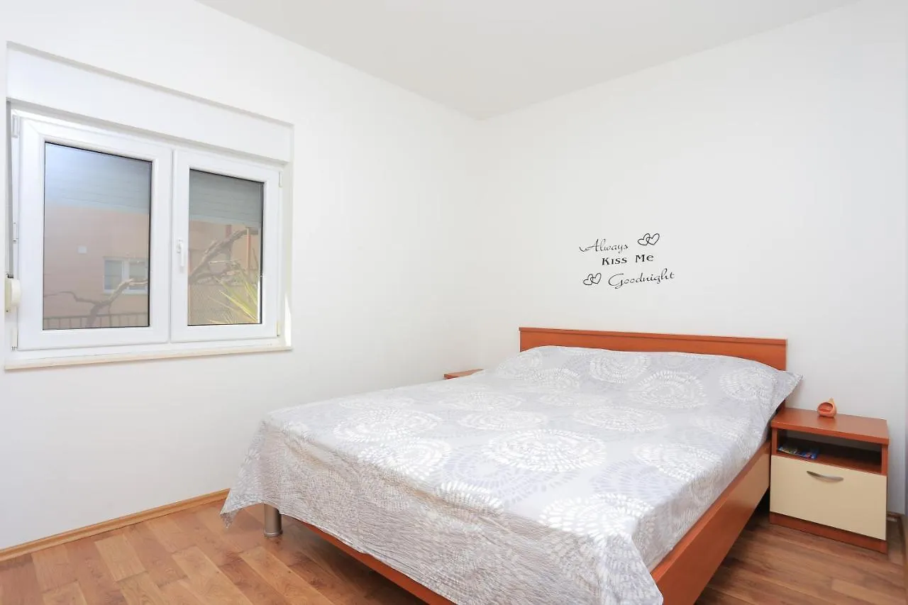 Apartments With A Parking Space Trogir - 18116