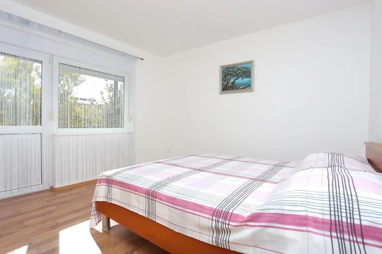 Apartments With A Parking Space Trogir - 18116